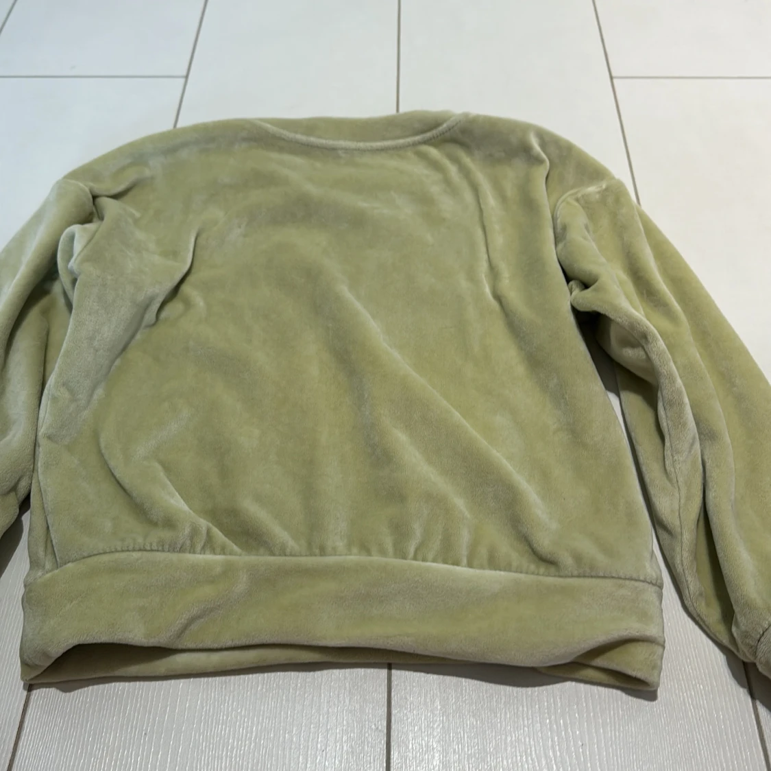 Gulgrön fleece-tröja med tryck - 1