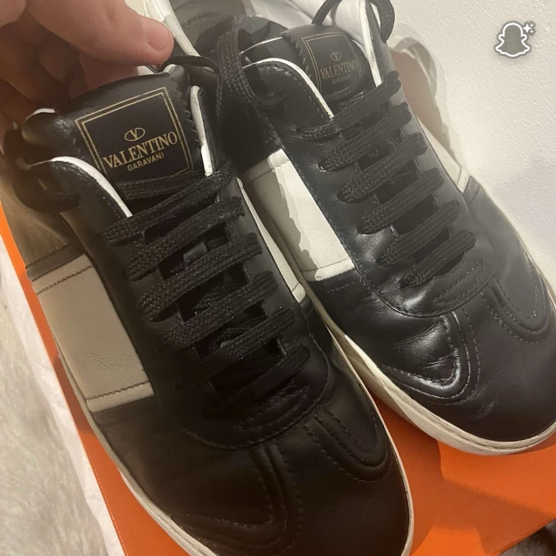 Valentino Garavani svartvita sneakers - 2