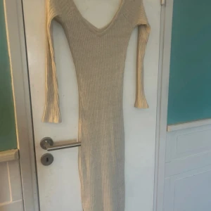 Klänning - Använd 1 gång, skickar endast via instabox 