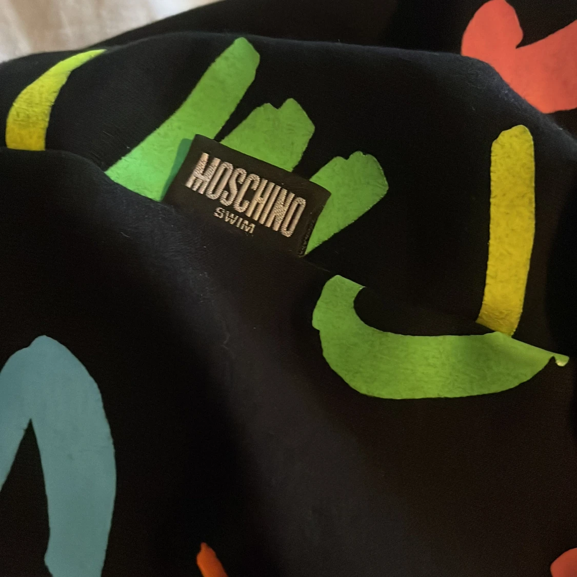 Moschino svart sweatshirt med neonmönster - 3