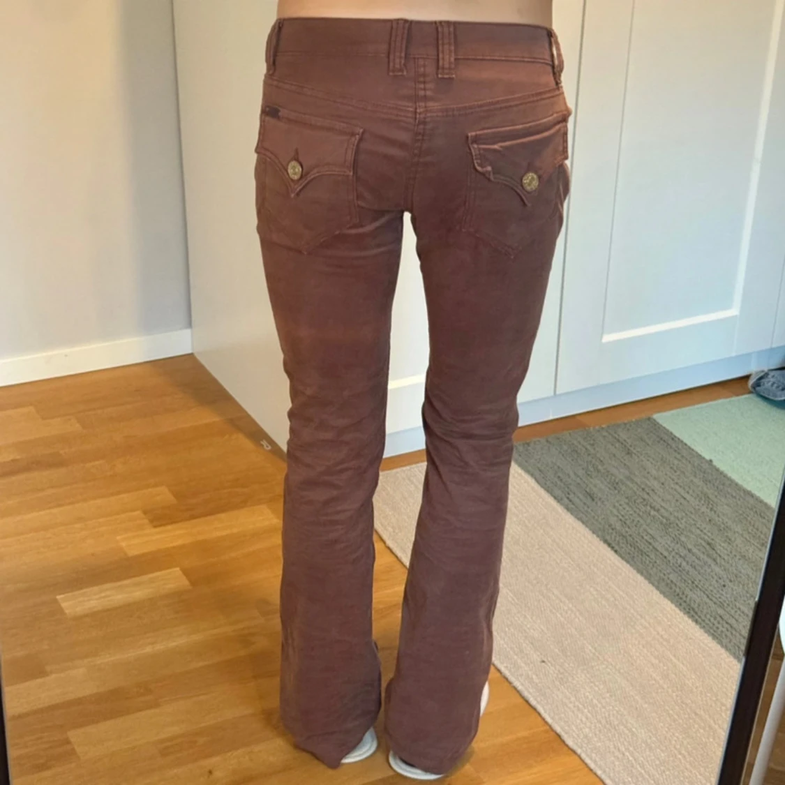 Bruna lågmidjade bootcut jeans - 2