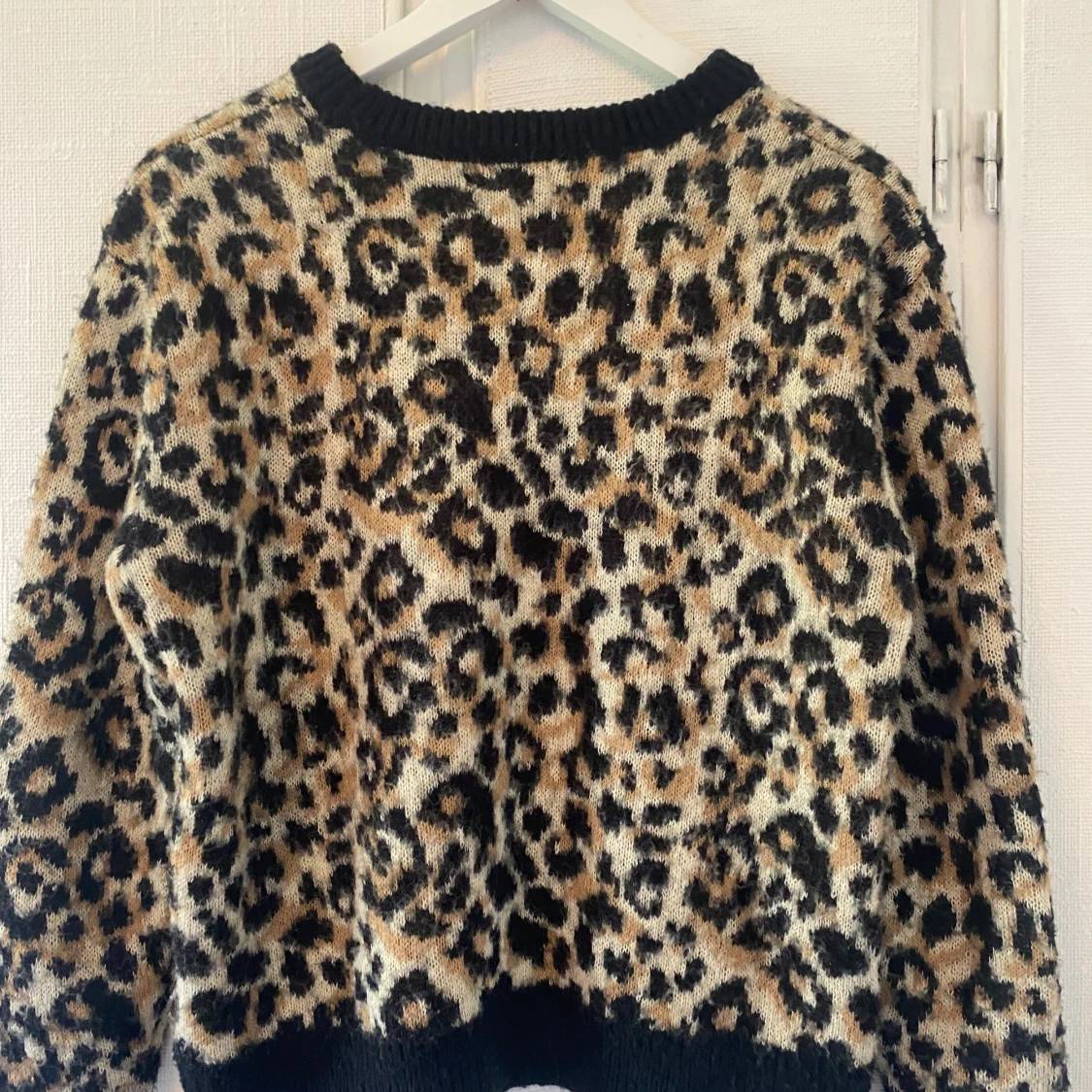 Leopardmönstrad stickad tröja - 3