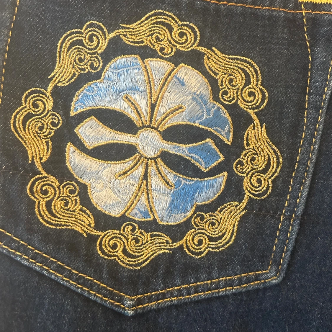Evisu jeans med broderade bakfickor - 2