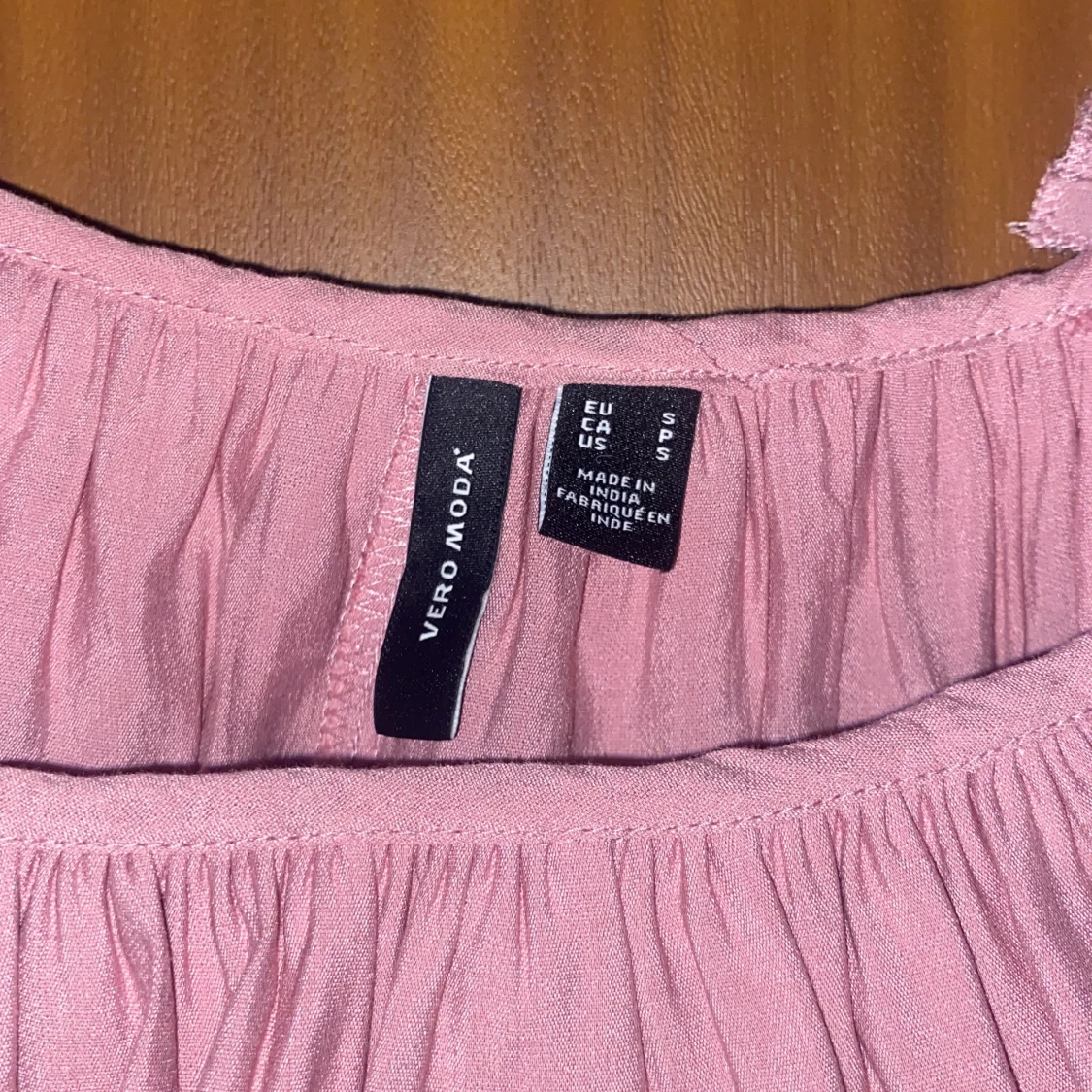 Rosa volangtopp från Vero Moda - 2