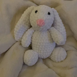 supersöt handvirkad kanin - väldigt gosig och mysig 