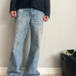 Acne studios jeans  - Helt perfekta jeans från acne! Storlek 32 men passar även 31 eller 33 bra. Grymt skick och perfekta för våren!