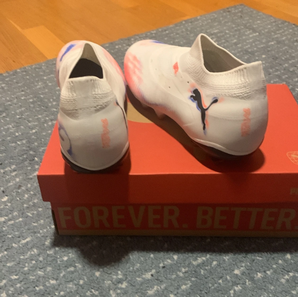 Vita fotbollsskor från Puma strl 41 - 1