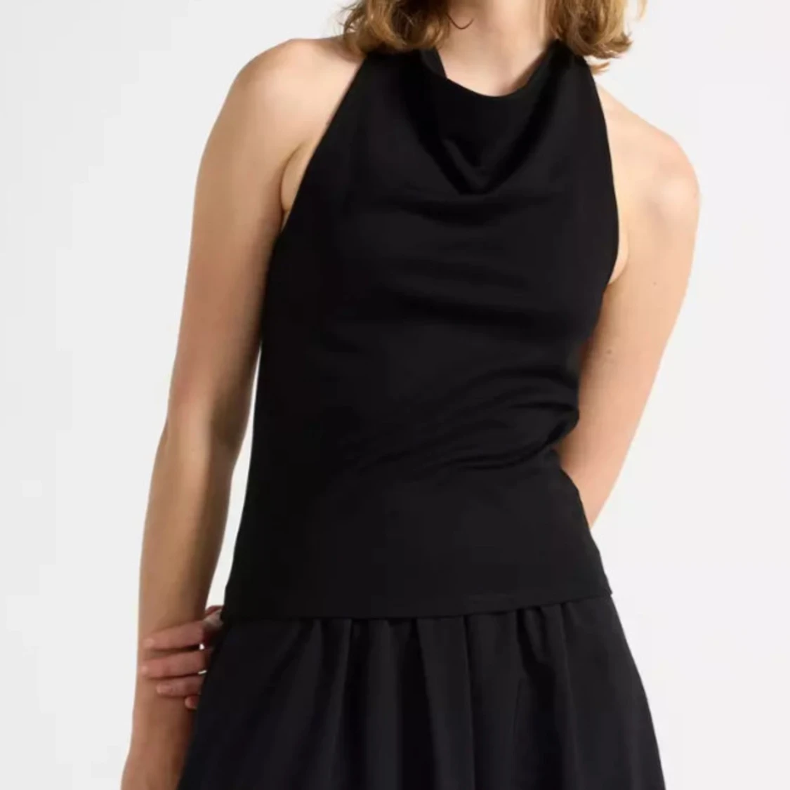 Svart halterneck linnetopp