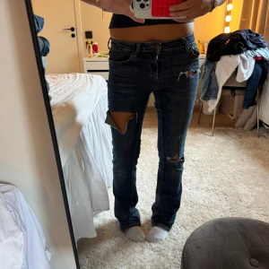 Lågmidjade bootcut jeans - Skiiiiit snygga och coola