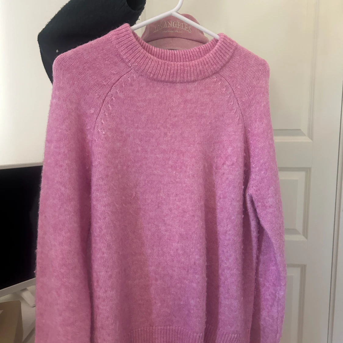 Rosa stickad tröja från Envii