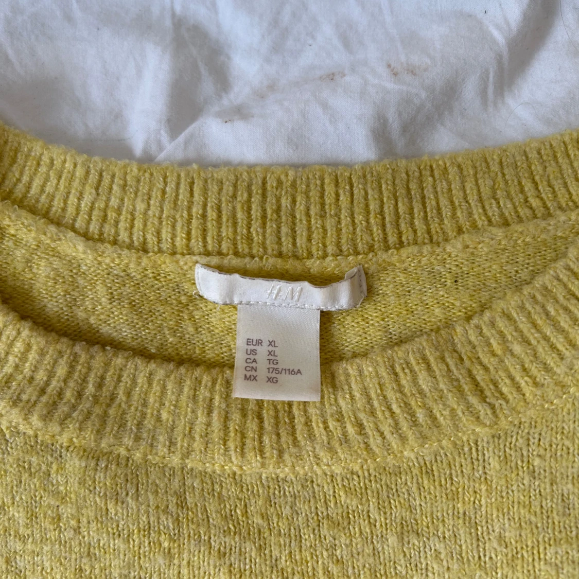 Gul stickad tröja från H&M - 2