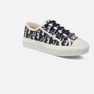 Dior sneakers  - Intressekoll på mina dior skor! Använt fåtal gånger och säljer pågrund av att dom är lite för små. Ny pris 10000kr💕🤗
