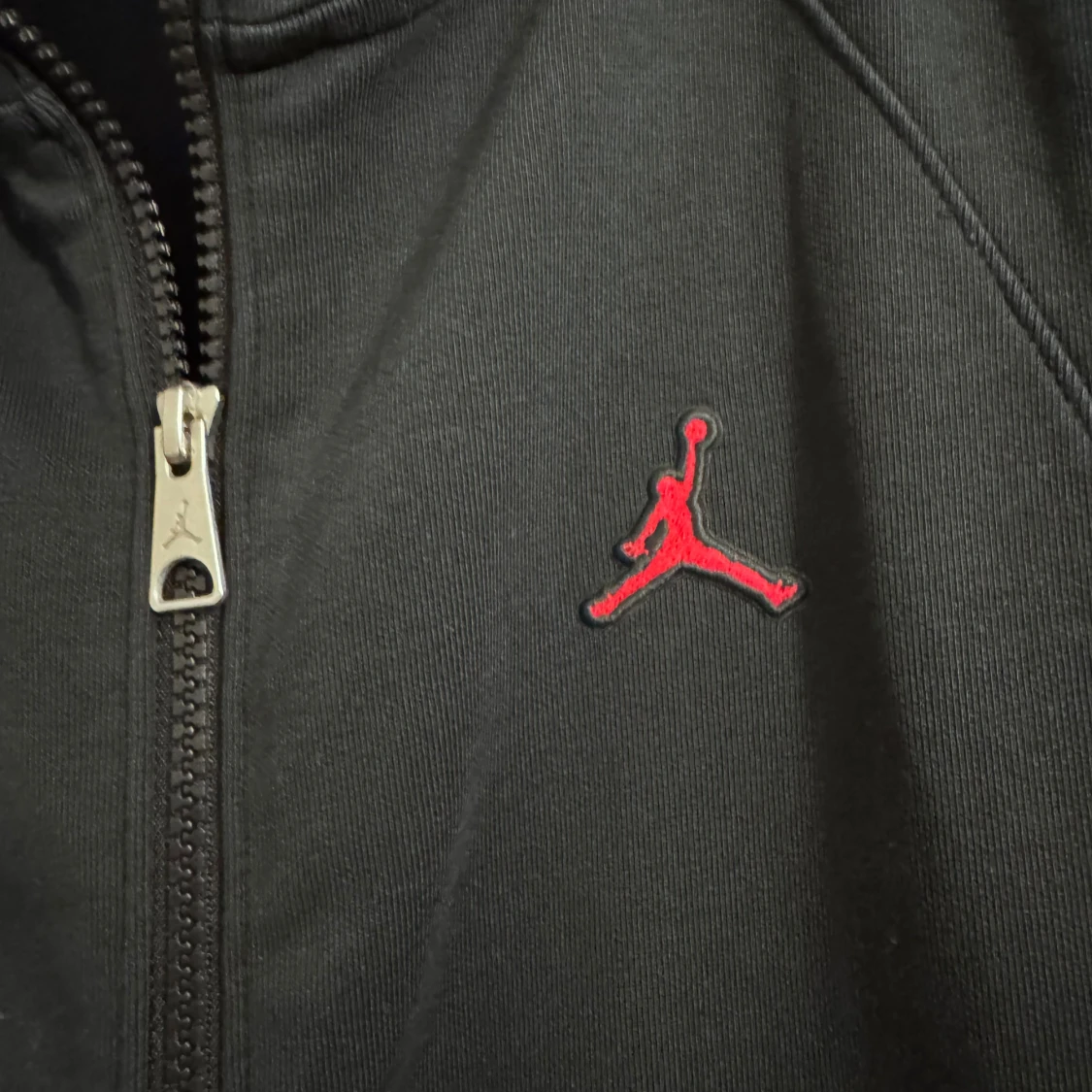 Svart Jordan hoodie med dragkedja - 1