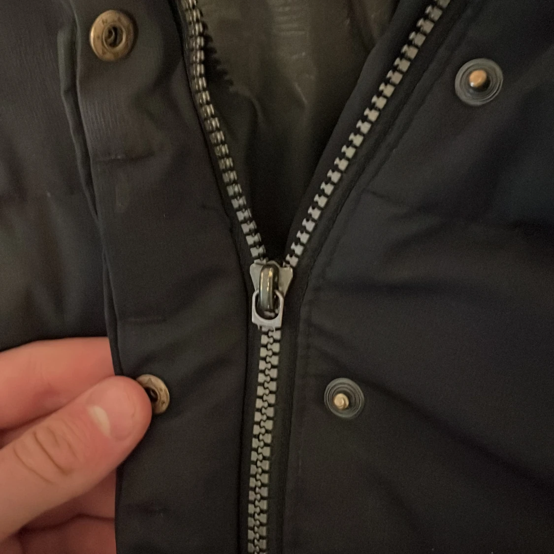 Svart dunväst från Everest med huva - 2