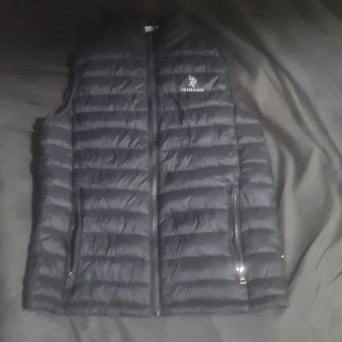 Svart dunväst från U.S. Polo Assn.