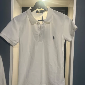Ralph lauren Pike - Snygg pike i nyskick den är i storlek s ganska liten i storlek.