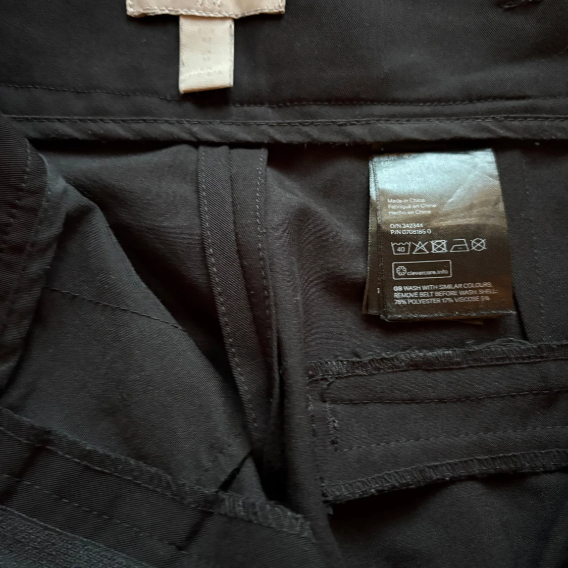 Svarta kostymbyxor i storlek 42 - 4