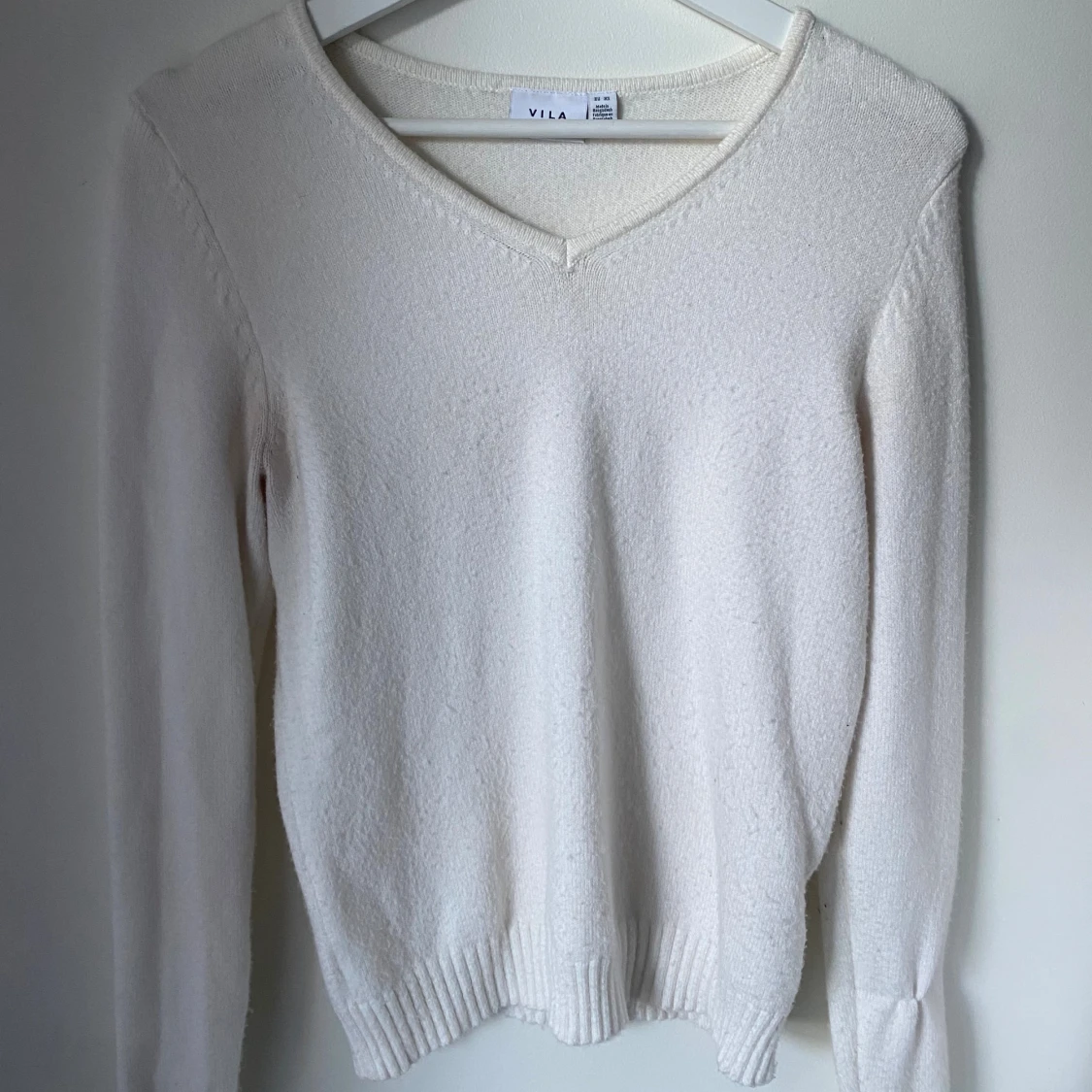 Vit stickad tröja från Vila