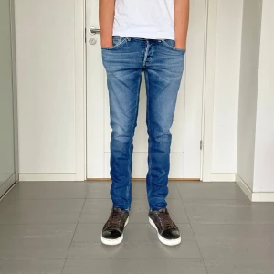 Dondup George jeans  - Säljer nu dessa snygga Dondup George jeans, skriv för fler bilder/frågor🙌🏼