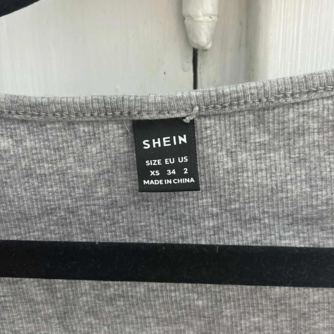 Grå ribbad topp från SHEIN - 1