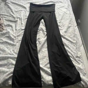 Svarta yoga pants - Svarta yoga pants från shein. Mjukt material