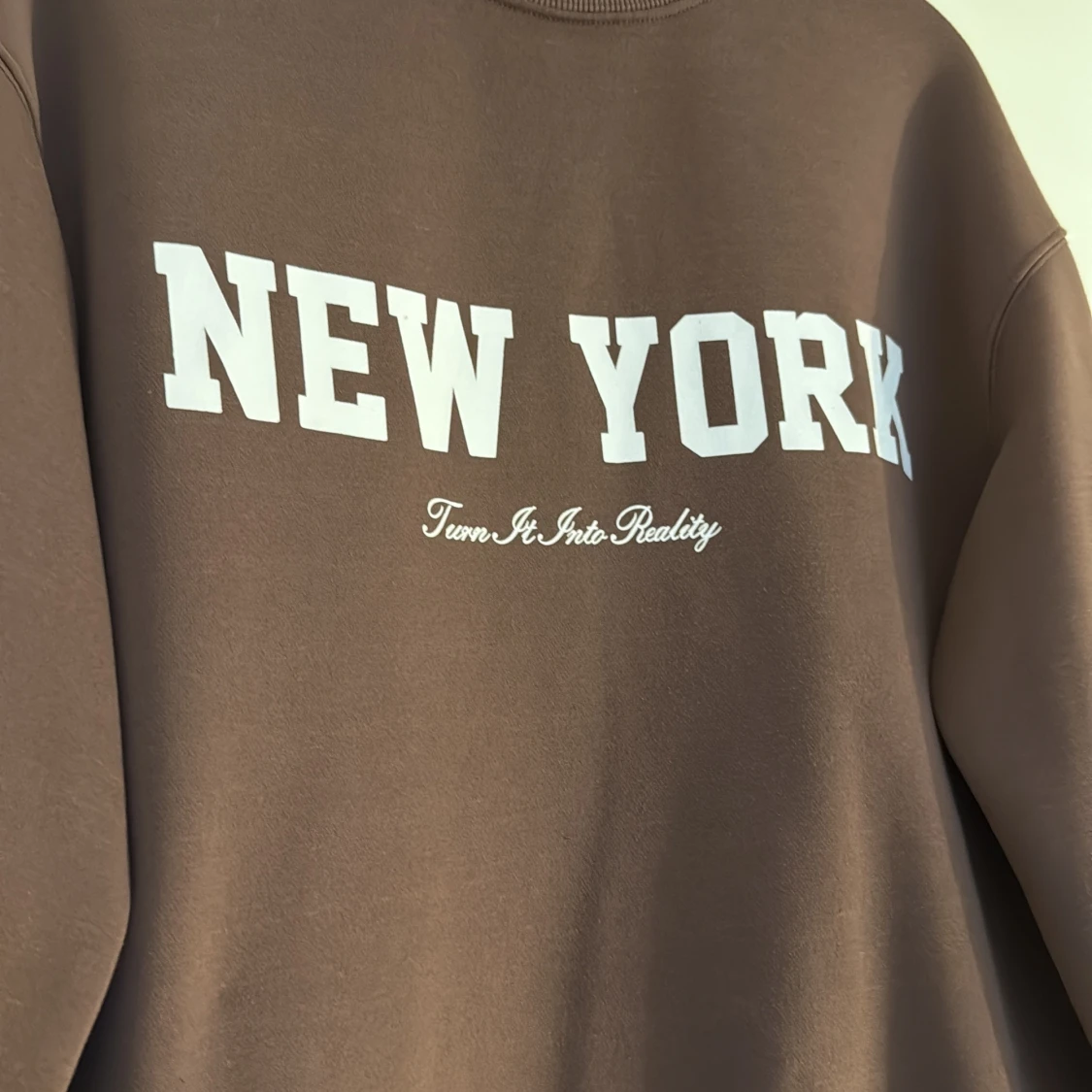 Brun sweatshirt med New York-tryck - 4