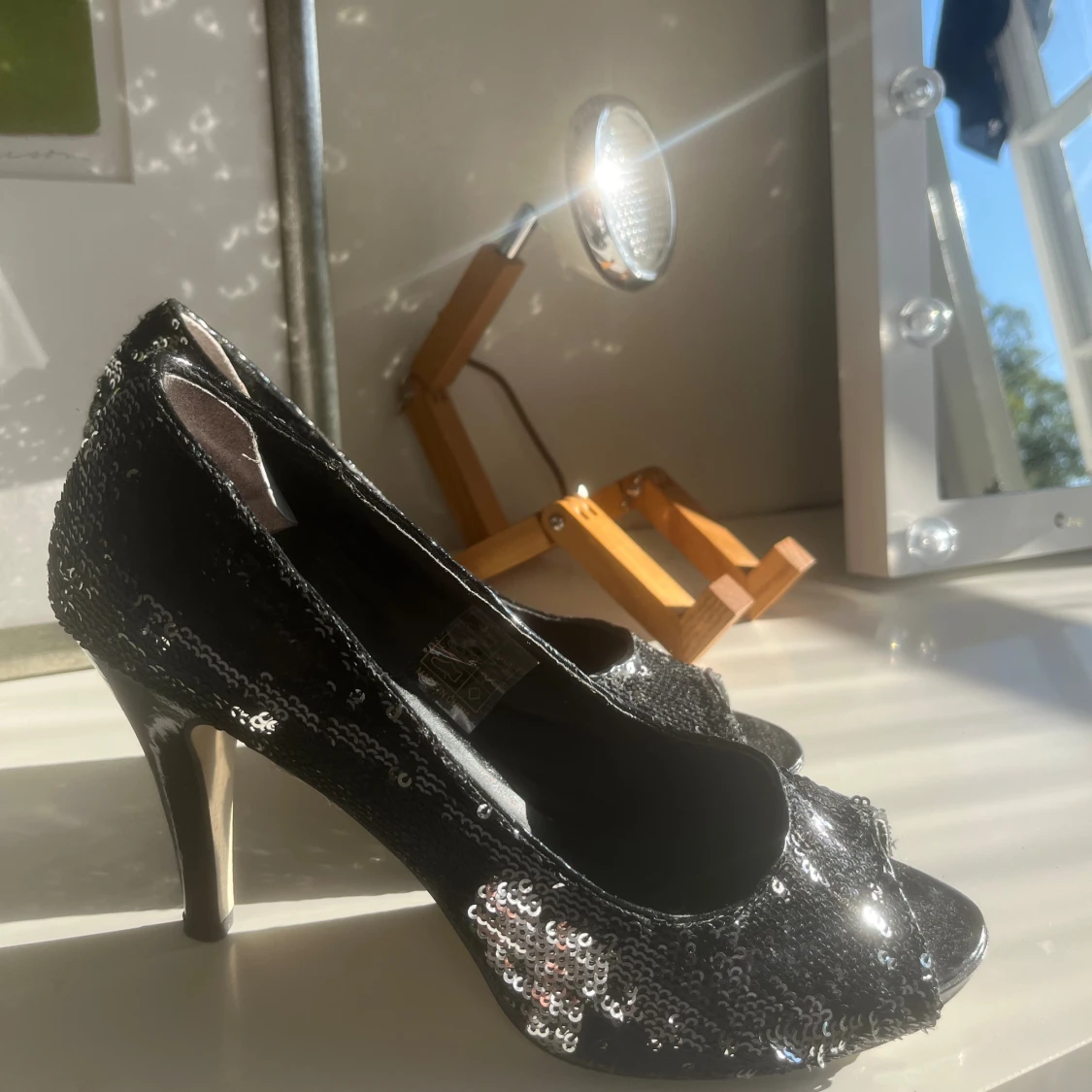 Svarta glittriga pumps med paljetter