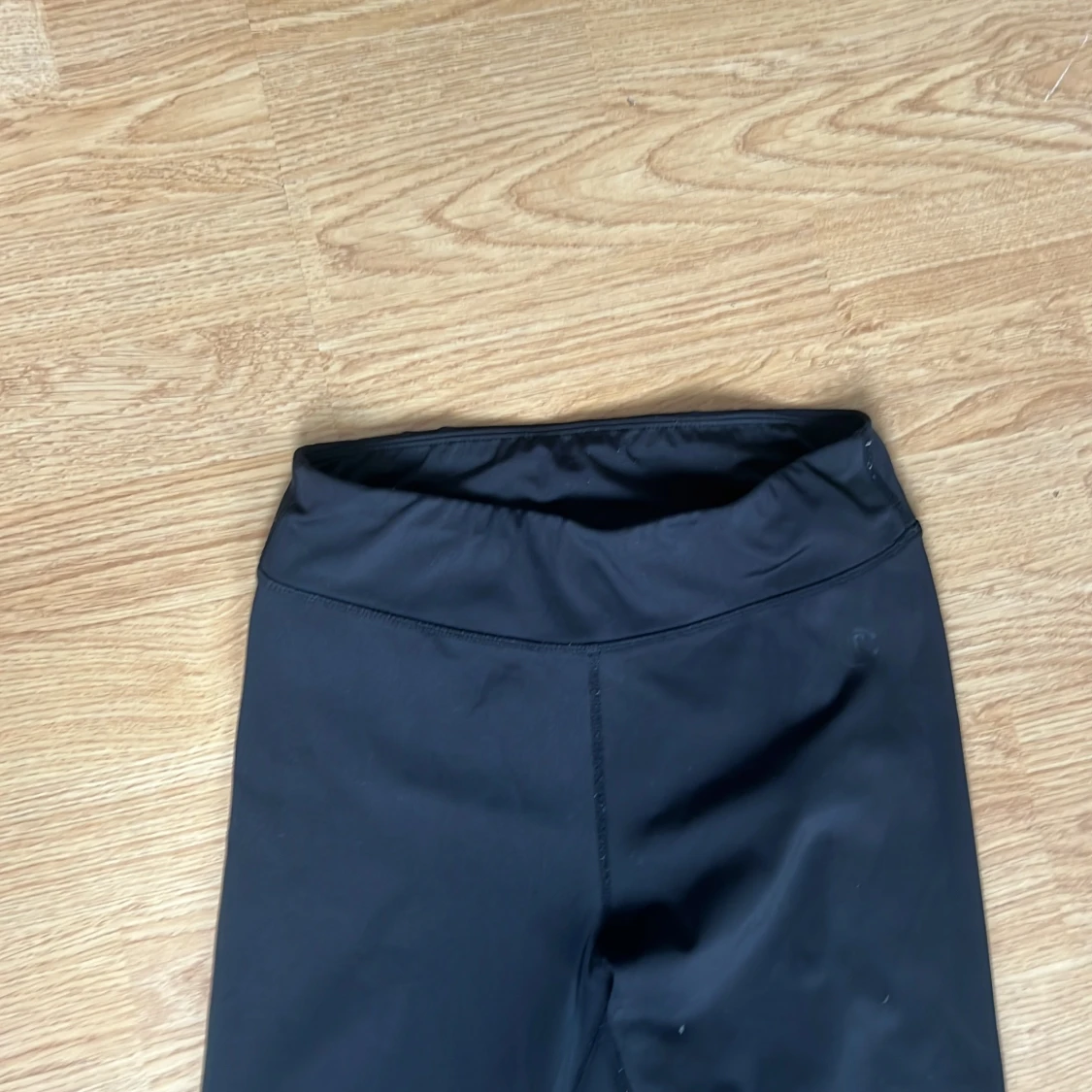 Svarta leggings från Iconic - 1