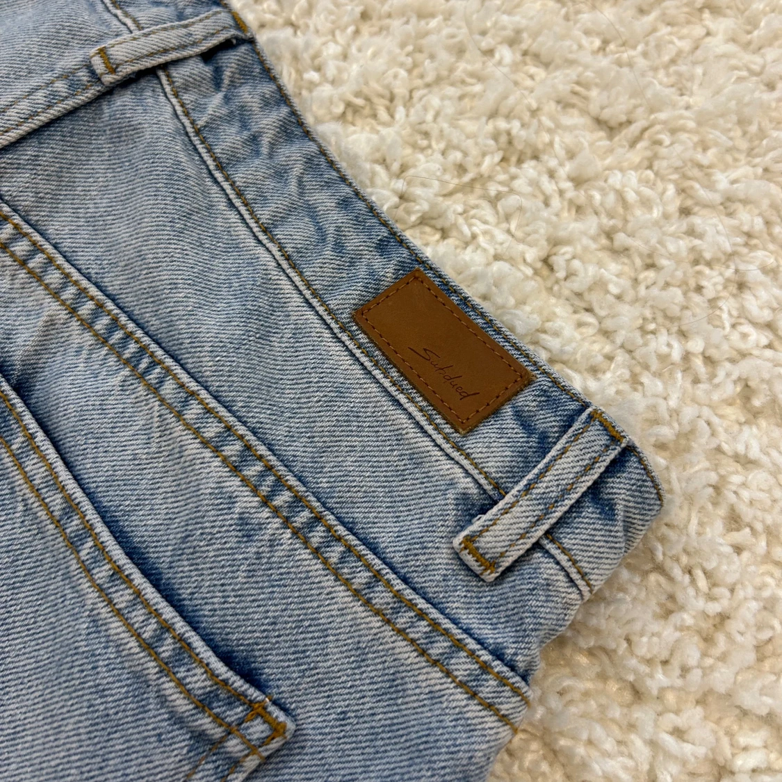 Low waist lusblå jeanskjol från Subdued - 4