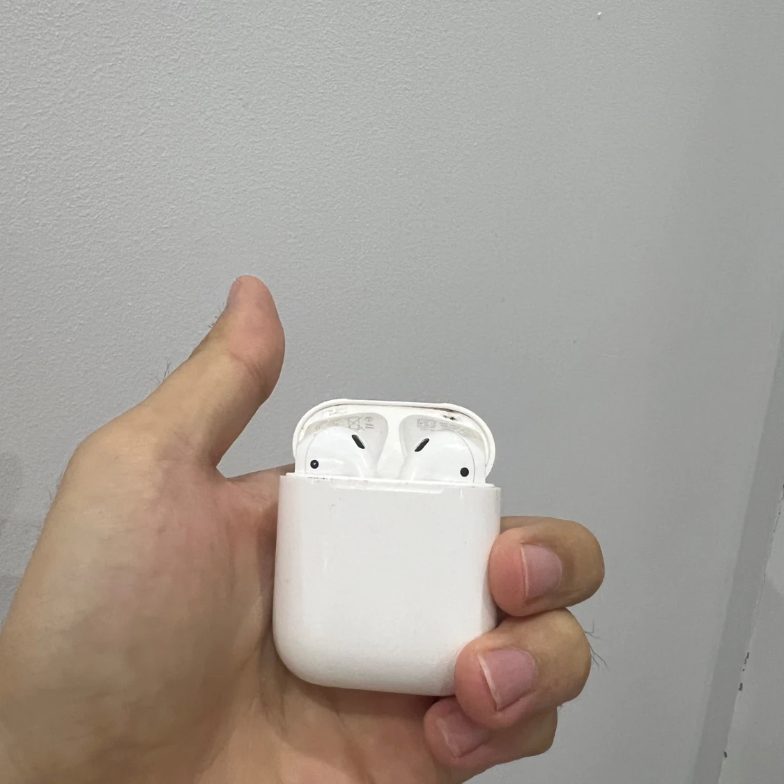 AirPods  - 1