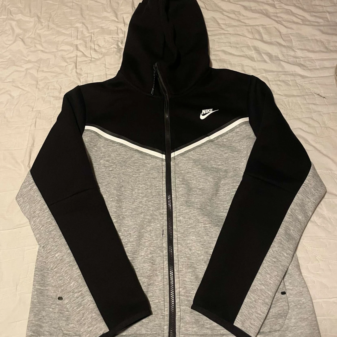 Nike hoodie svart och grå med dragkedja