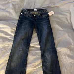 No waist Nelly jeans - Knappt använda och tyvärr klippt av lappen, storlek 38💗💗 Annars i bra skick