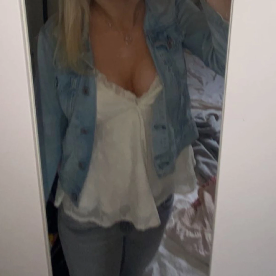 Vit  linnetopp med volang - 1