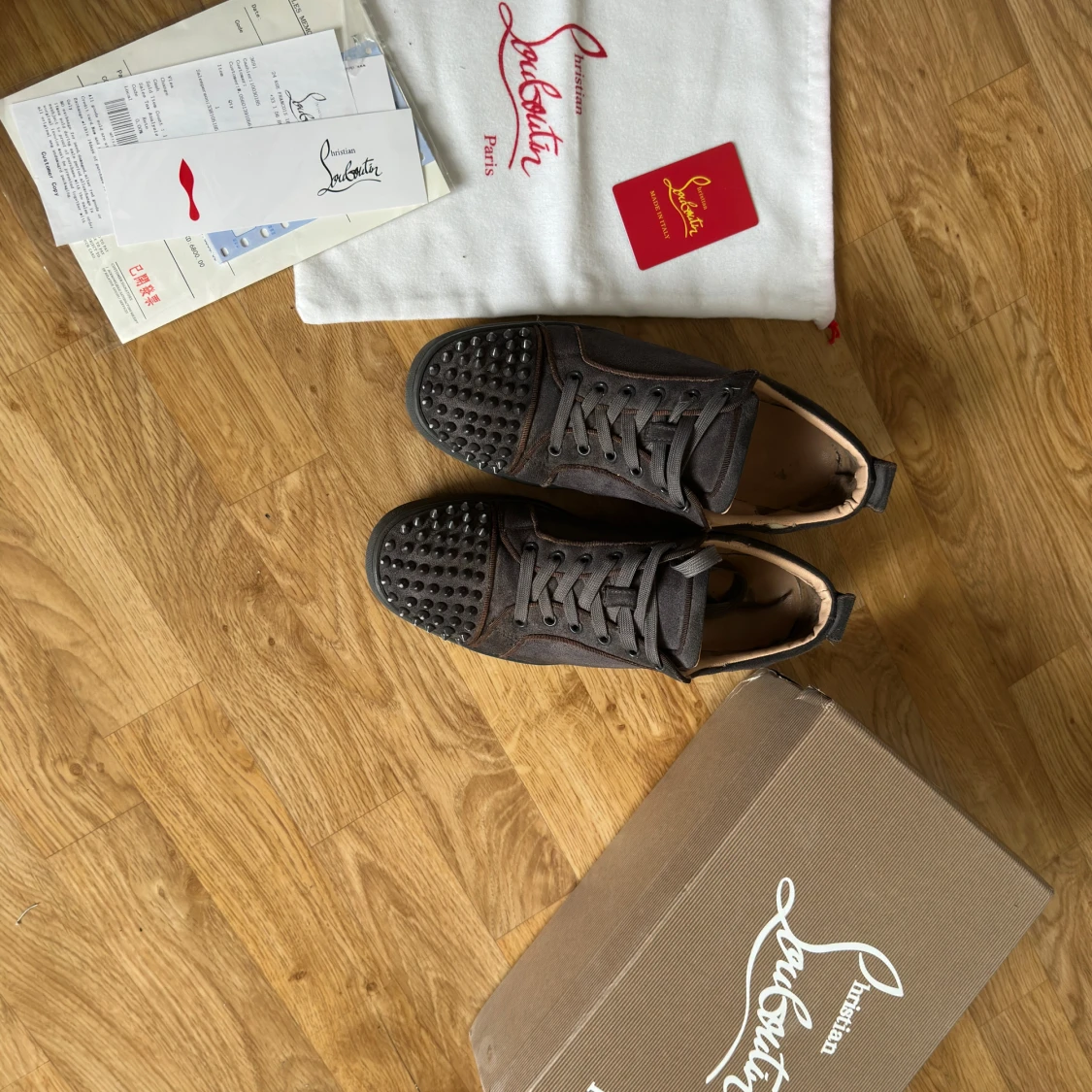 Christian Louboutin svarta sneakers mocka