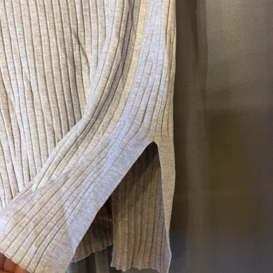 Beige ribbad kjol från Gina Tricot - 1