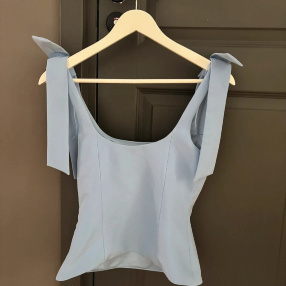 Ljusblå topp med rosett från Zara  - 1