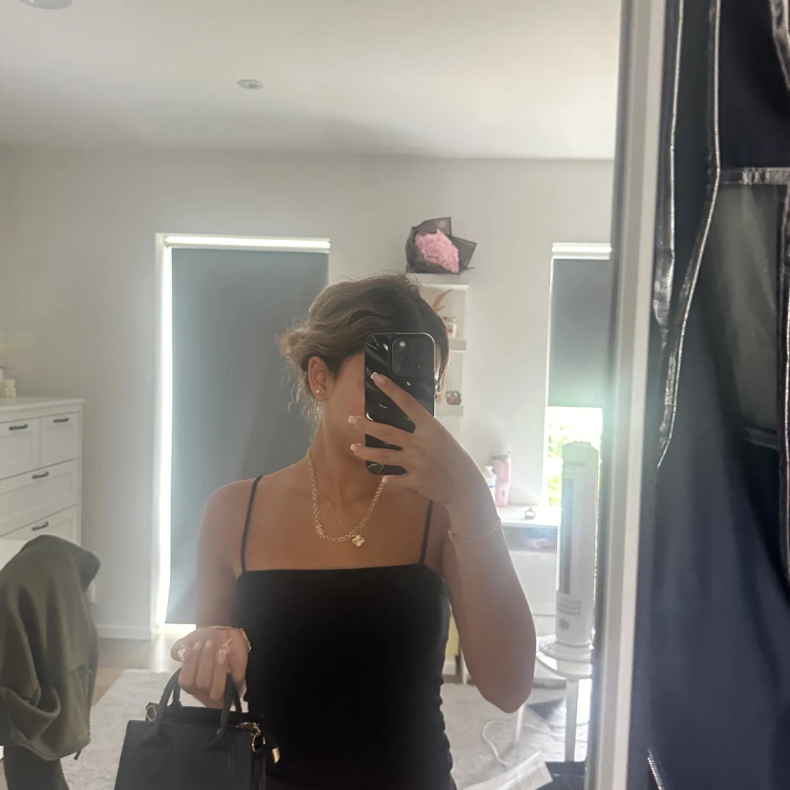 Svart minihandväska i skinnimitation - 1