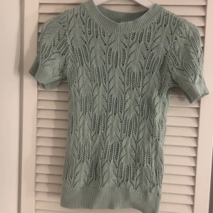 Mint grön stickad tröja  - Mint grön stickad tröja från vila storlek Xs 