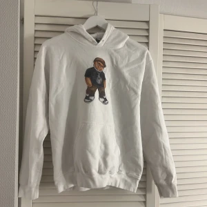 Vit hoodie  - Vit fashion beer hoddie storlek S