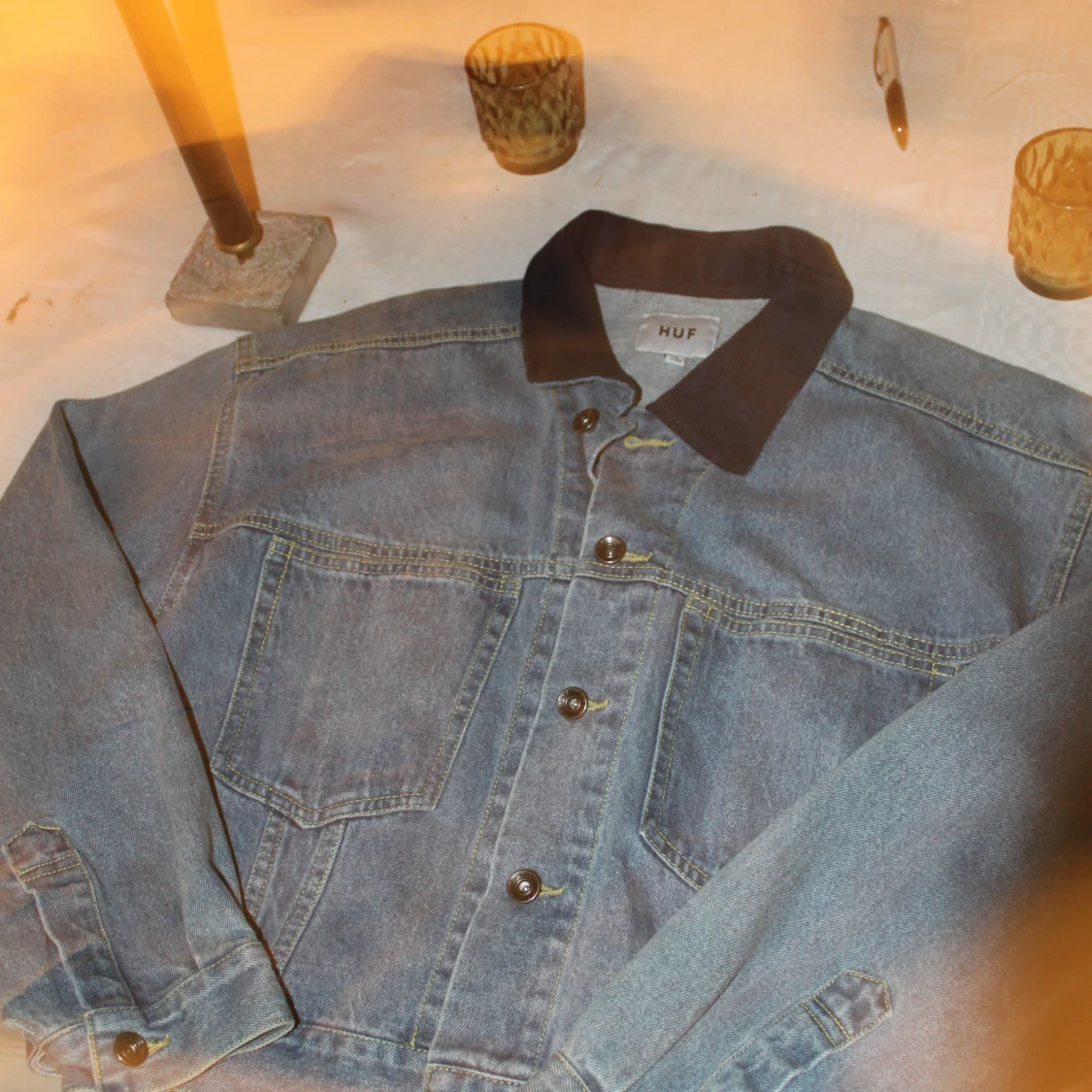 Jeansjacka HUF med broderad rygg - 1