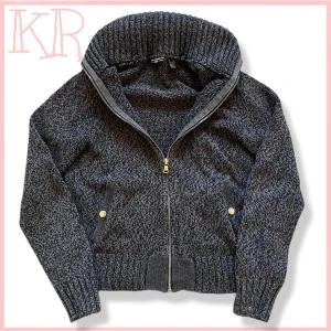 Vintage Stickad Ralph Lauren Zip  - Tvär fet Strlk M men sitter mer som en S, små lösa trådar men verkligen inget man lägger märket till👏