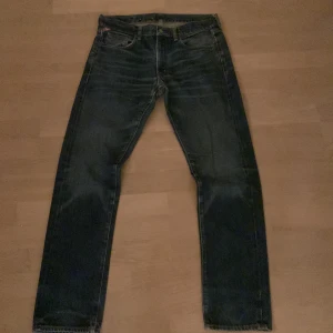 Ralph Lauren Slim fit jeans Midja 32, Längd 32 - Hej jag säljer dessa Ralph Lauren jeans, de är i bra skick och knappt använda, de har feta designs på bakfickorna och på loggan vid midjan. Fråga om det är frågor. 
