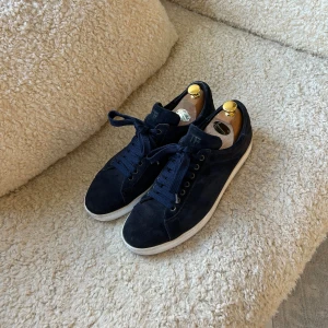 Tom Ford skor  - Klassiska mocka Tom Frod sneakers | Size 10, men passar 44/43 | Nypris: runt 7100kr | Appricierat whitening på sulan | Skriv om minsta funderingar | 