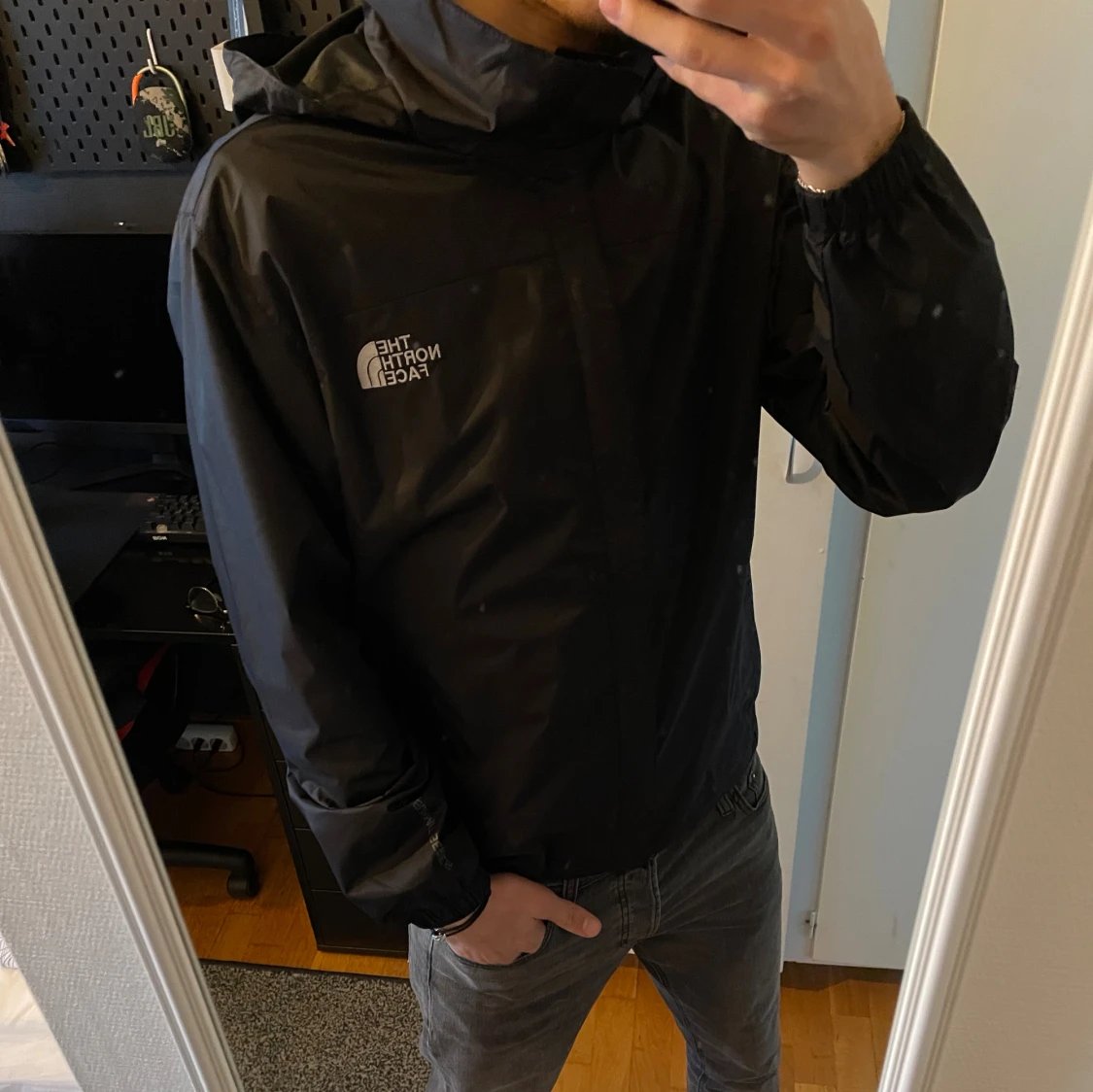 Svart vind/regnjacka från The North Face - 1