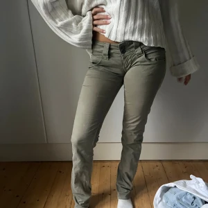 Pepe jeans  - Super fina Pepe jeans köpta på sellpy för cirka 2 år sen. Säljer pga används ej. Hör av er vid frågor💕 