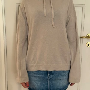 Beige soft goat hoodie  - Mysig beige hoodie från soft goat