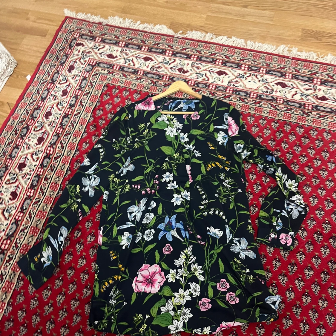 Blommig långärmad klänning från ONLY - 4