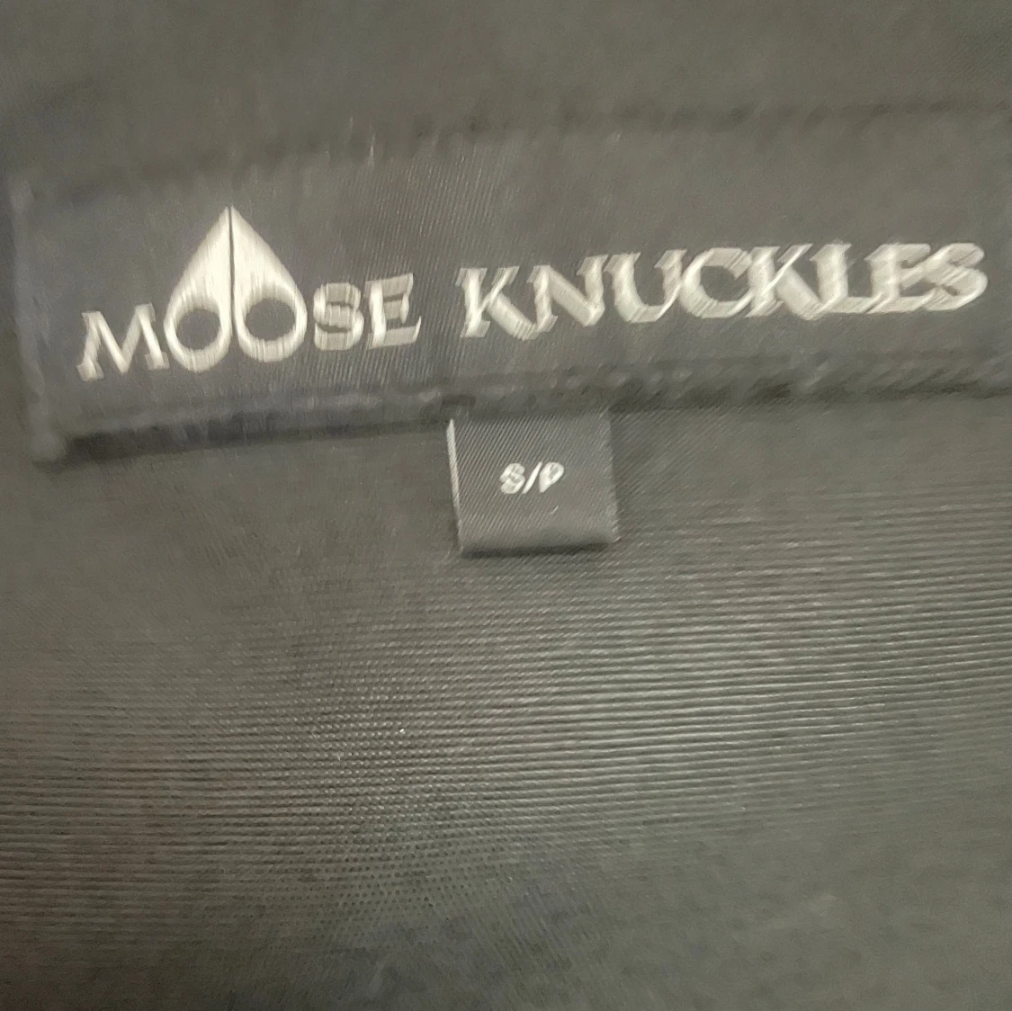 Svart dunjacka Moose Knuckles päls - 4