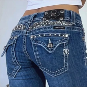 Miss me jeans  - Bootcut miss me jeans i storlek w26. Kom privat för fler bilder/frågor🫶