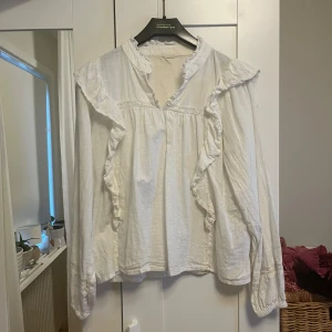 Blus från Kappahl - Super fin blus från Kappahls barnavdelning